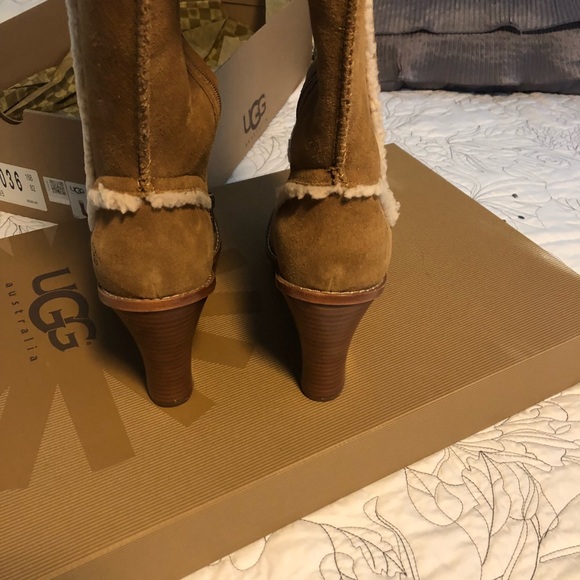 New Ugg Aubrie wedge boots - Picture 4 of 7